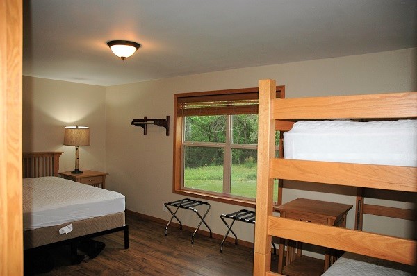 Bald Eagle Cabin Queen Bedroom With Bunkbed.
