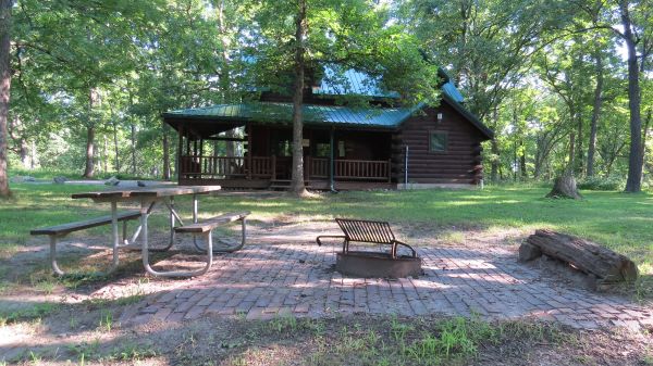 Bur Oak Cabin Outside